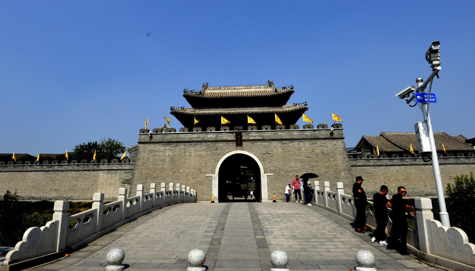 天津市北塘古镇海鲜街开业为现代化的滨海新区增加特色的旅游点