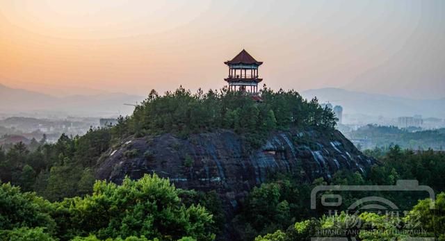 江西于都罗田岩的山间美景,濂溪书院是重要景点