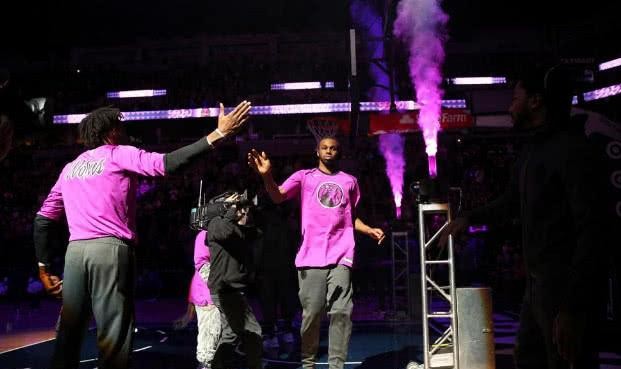 维金斯上场居然忘了穿球衣球迷你喝水会忘记放枸杞吗