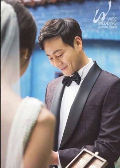 朴海秀结婚被曝机智的监狱生活的朴海秀与小6岁女友的婚礼图集