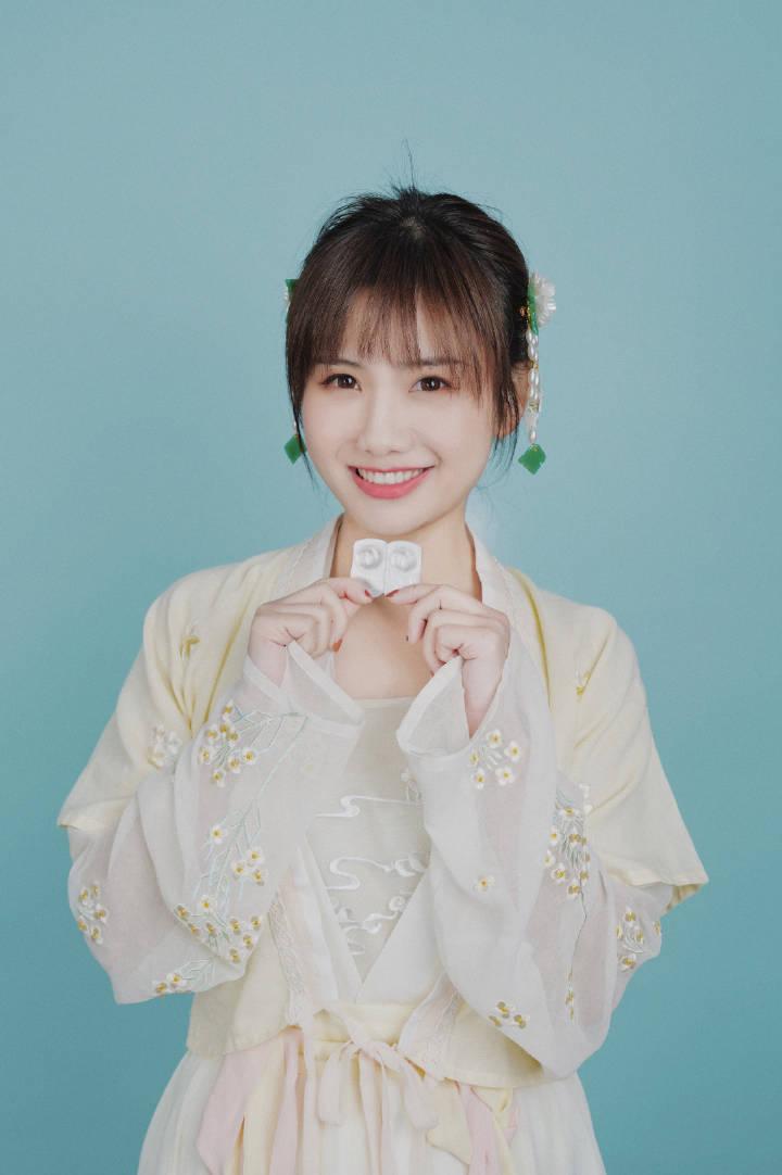 被美食耽误的时尚博主密子君,她不仅能吃更会穿,时尚范不输模特