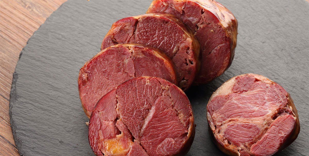 美食图片;来自新疆伊犁的熏马肠!