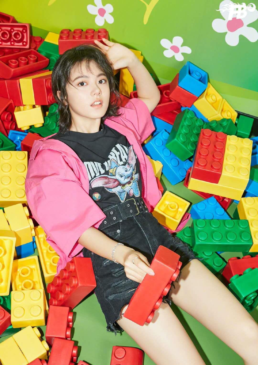 少年派林妙妙剧外太时髦穿短裙秀美腿清纯可爱养眼又撩人