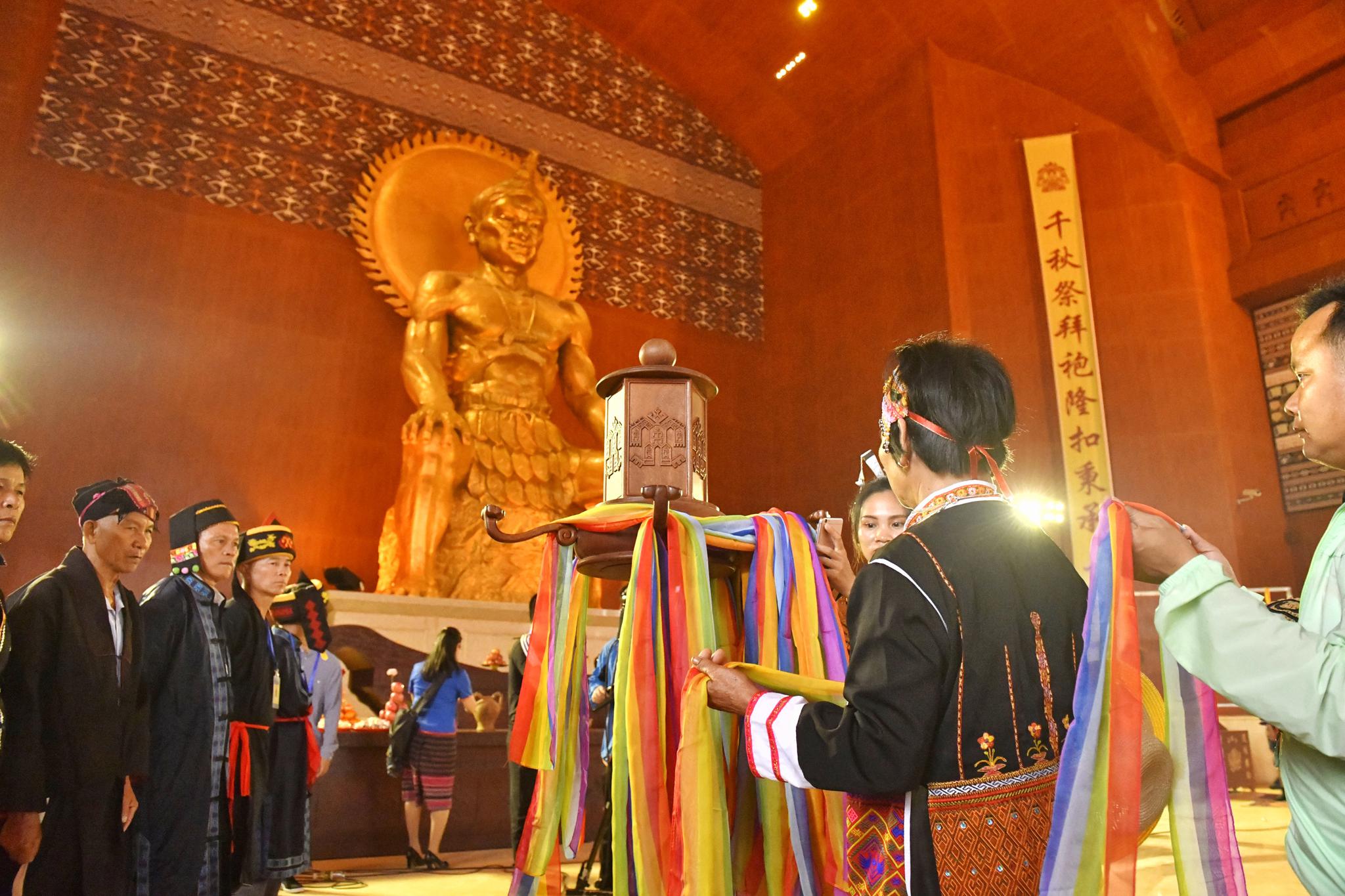 4月7日上午,农历己亥年三月初三,祭祀袍隆扣大典在五指山市水满乡黎峒