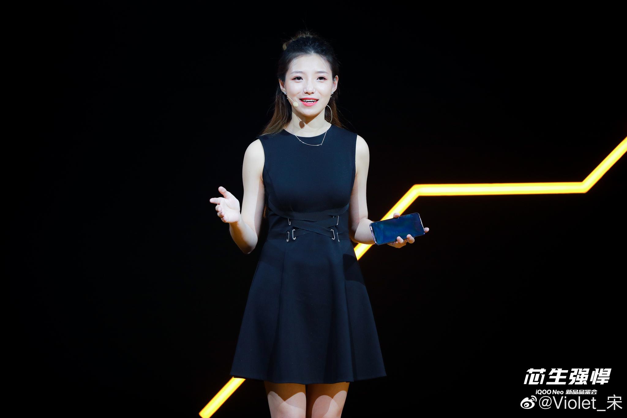 小米cc/iqooneo真机上手对比:小米首次在性价比上自叹不如?