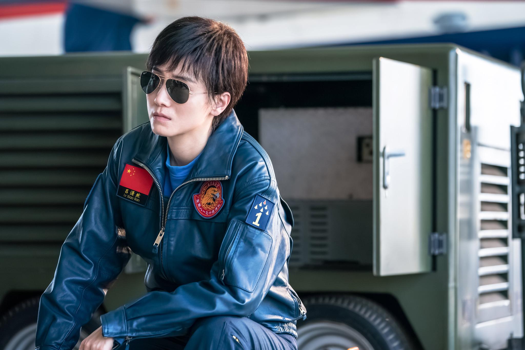 已于今日登陆全国各大院线,期待宋佳演绎的超a女飞行员吕潇然