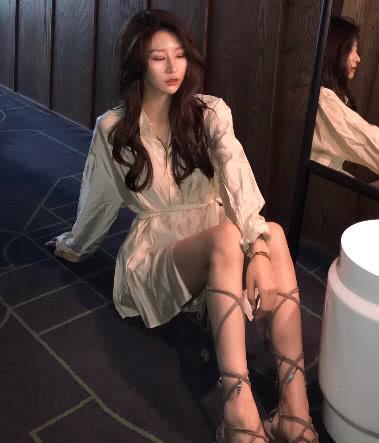 本以为温婉是在秀新鞋子,看到腿,网友酸了:还没我胳膊粗