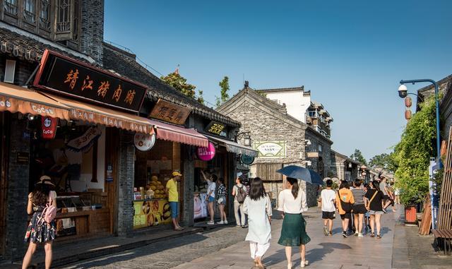 江苏著名旅游城市，地处长江之北，很多人认为是江南城市