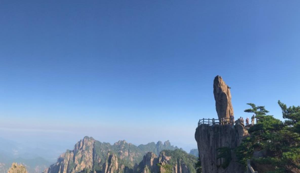 中国最神奇的一块石头,位于黄山风景区,造型奇特人称飞来石