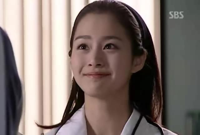 韩国第一美女金泰熙的颜值巅峰让人着迷的微笑尽在爱在哈佛