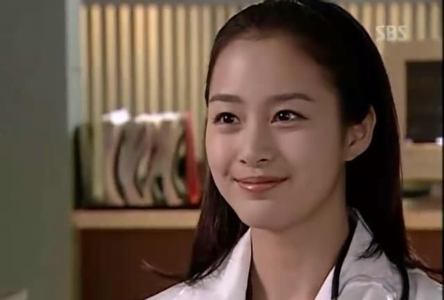 韩国第一美女金泰熙的颜值巅峰,让人着迷的微笑,尽在爱在哈佛