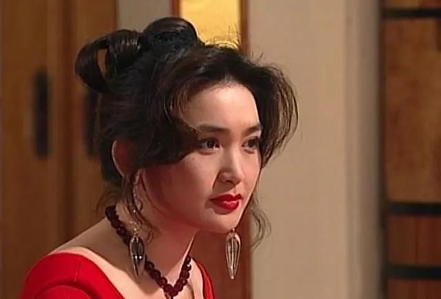 当年《火玫瑰》中温碧霞饰演的海潮,是不是也被惊艳到了呢