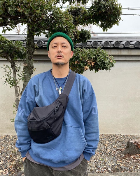 余文乐又有新look!戴绿帽留胡须突然老了十岁