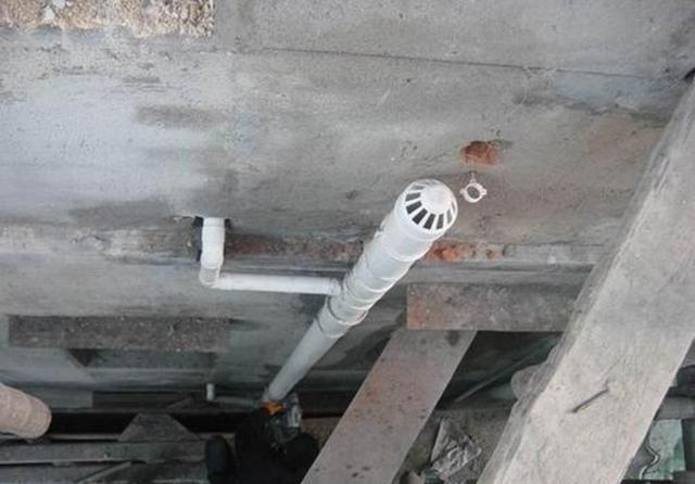 我家马桶水封也降低了,没想到是她家拆了排气管|排气管|马桶|卫生间