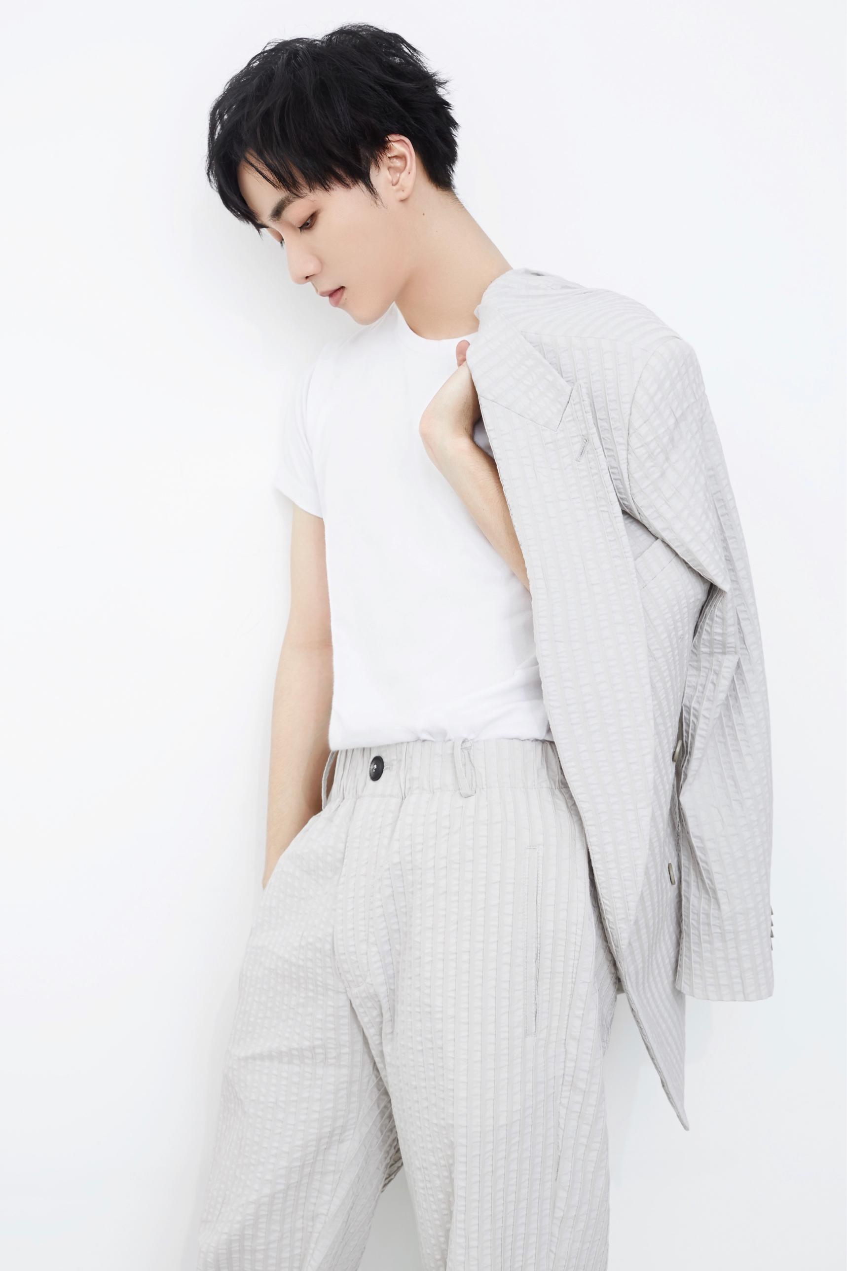 高寒清新写真 俊雅帅气上演温柔狙击