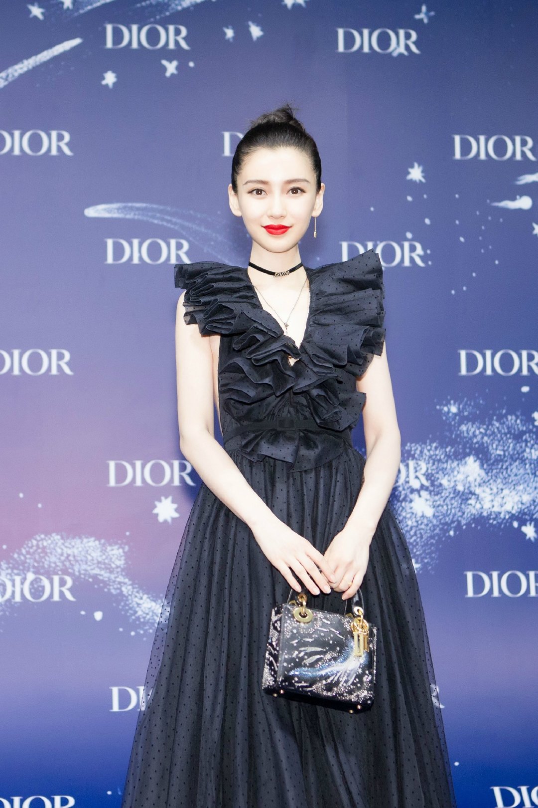 杨颖穿黑色长裙礼服,优雅自信,冷艳十足