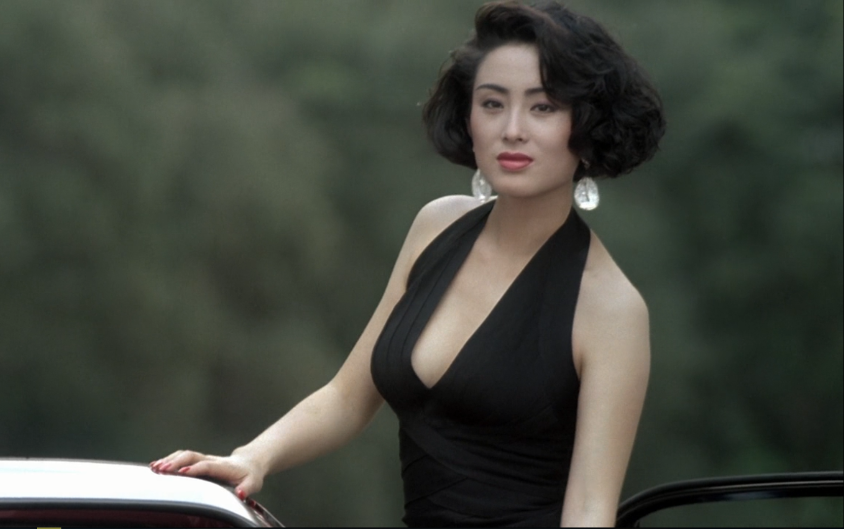 90年代红遍香港,与周星驰多次创造票房神话,退影从商后身价过亿|赌圣