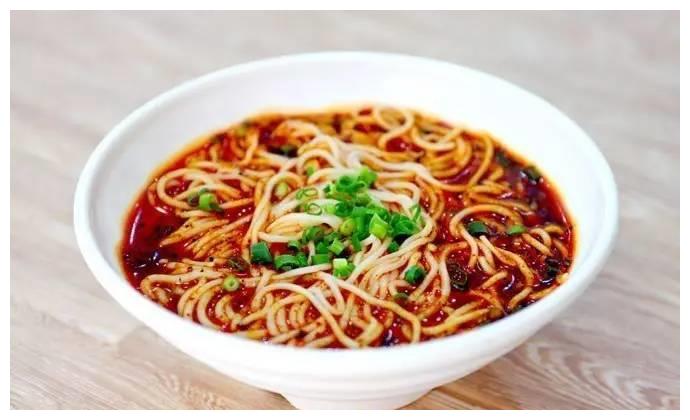 稀饭馒头牛奶面包?当然来一碗素小面啊!