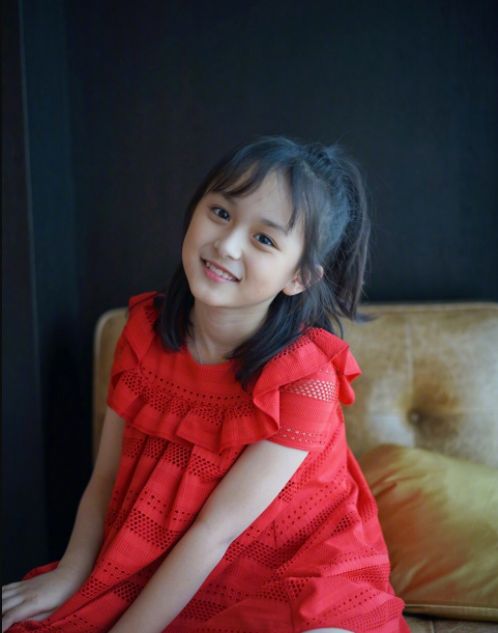 九岁的刘楚恬可爱卖萌4连拍网友想生个这样的女儿