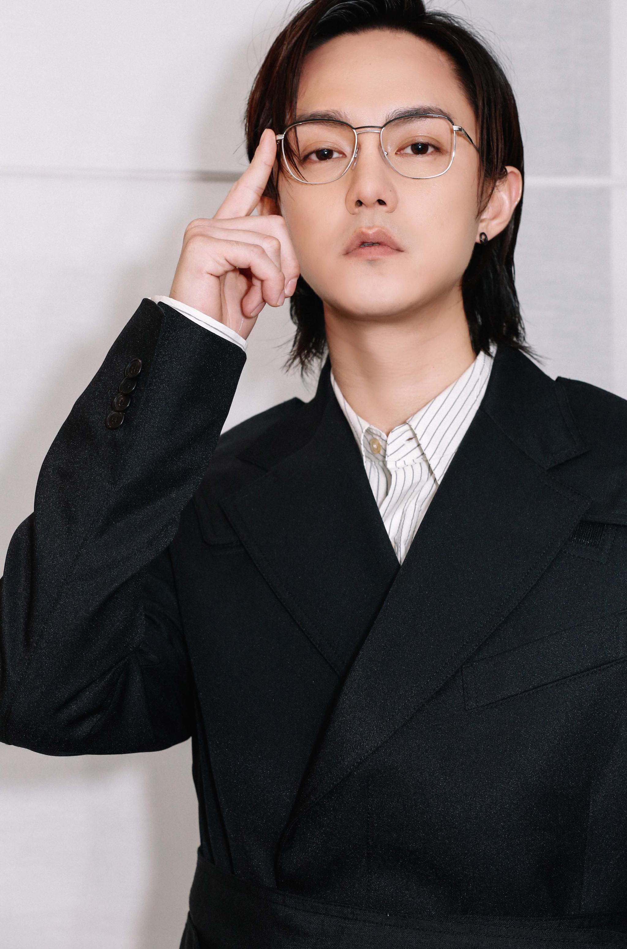 尹正收百封粉丝信件 暖心互动"宠粉力"max