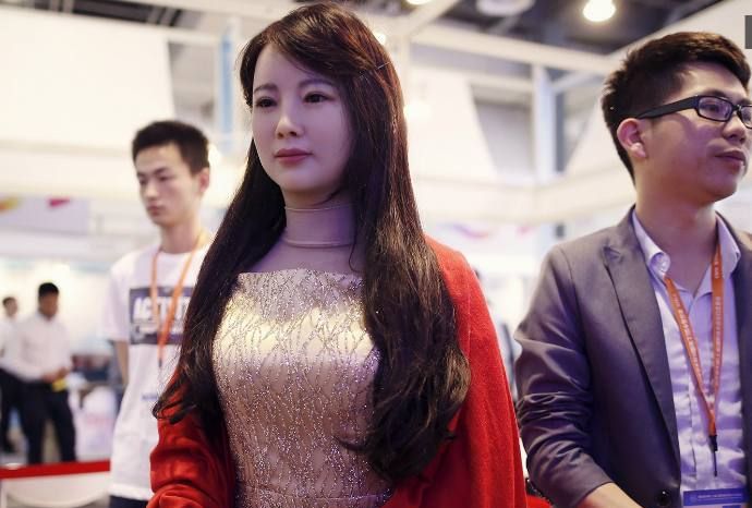 世界上最逼真人形机器人问世男人看完想要女人的危机来了
