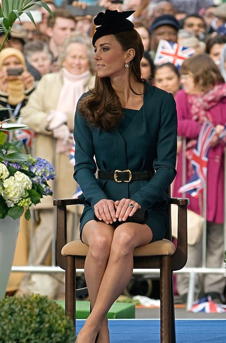 英女王坐姿图片