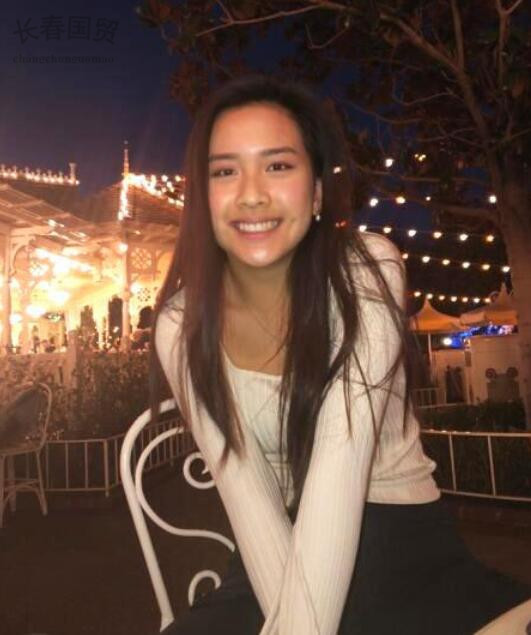 陈冲17岁女儿近照曝光,清纯漂亮笑容甜美