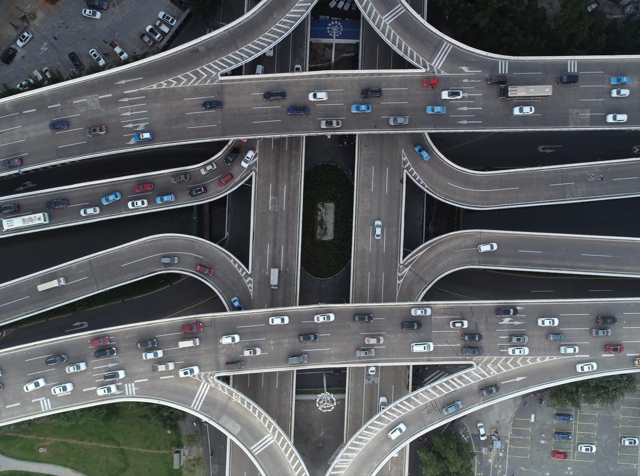 海口南大立交桥周末景象
