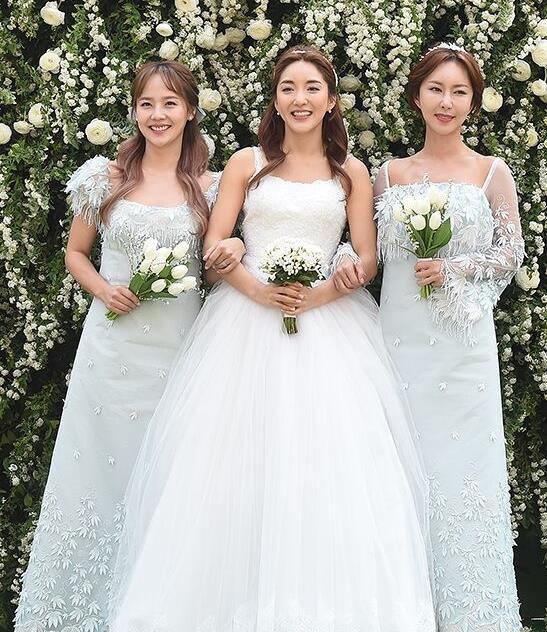 双胞胎女儿火遍韩国,今因赌博倾家荡产|刘秀英|崔盛希|女团_新浪新闻