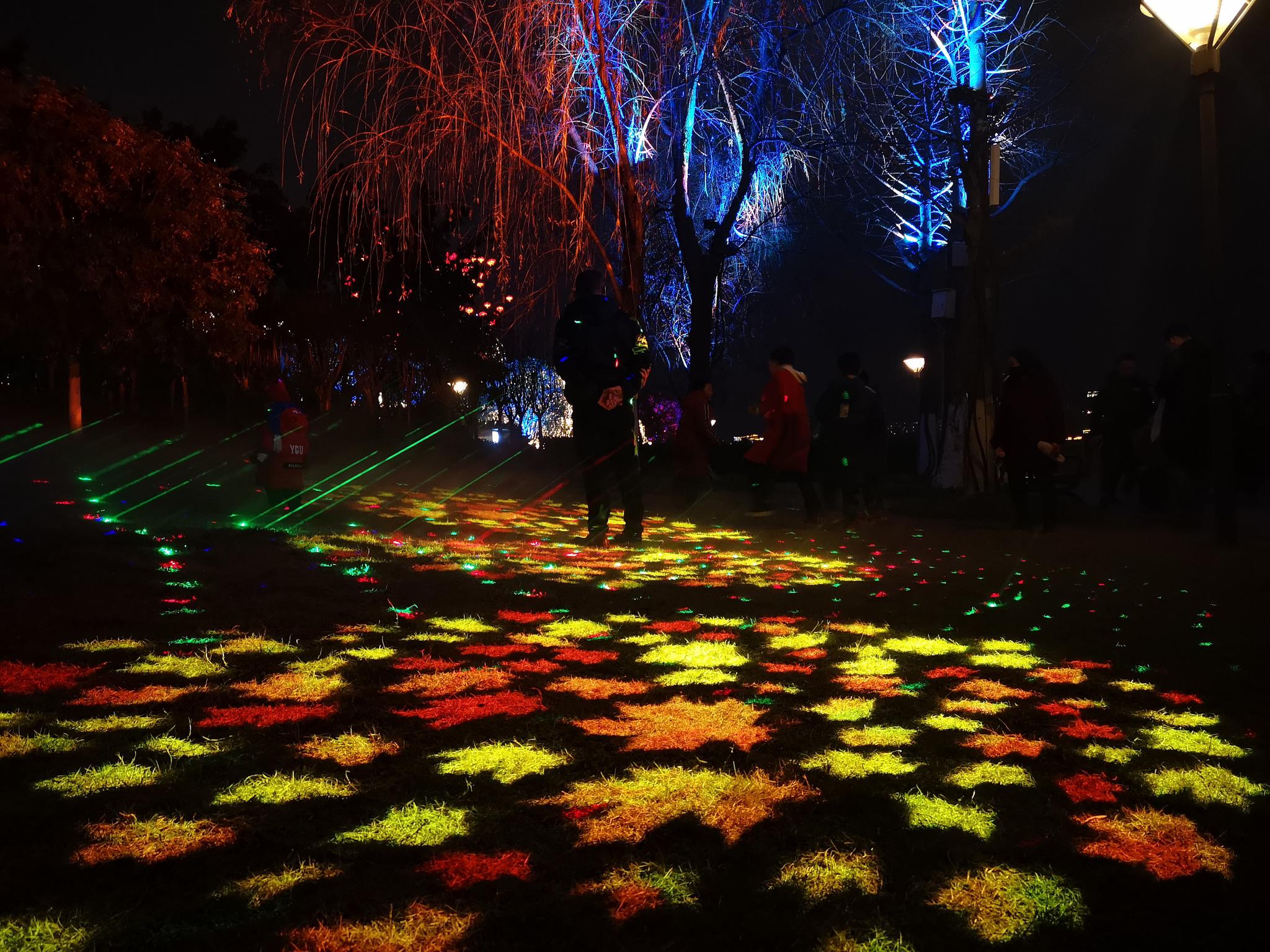 万州又现网红灯光秀,春节上线市民扎堆观赏!