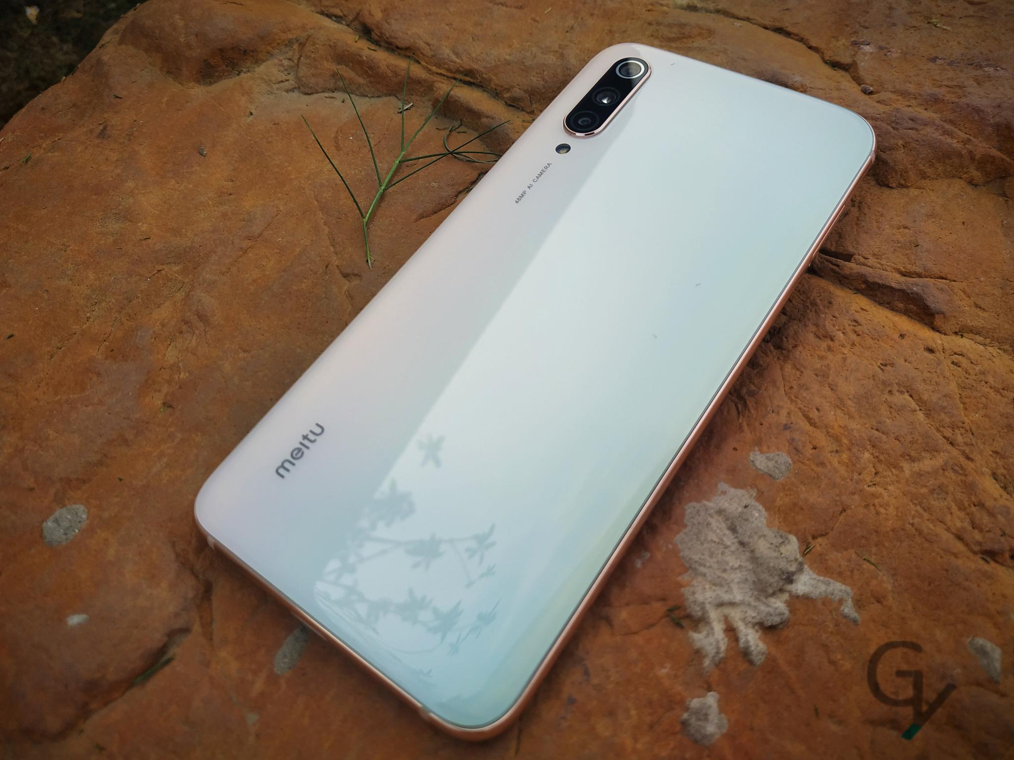 小米cc9美图定制版,除了相机,这个后背能看一天