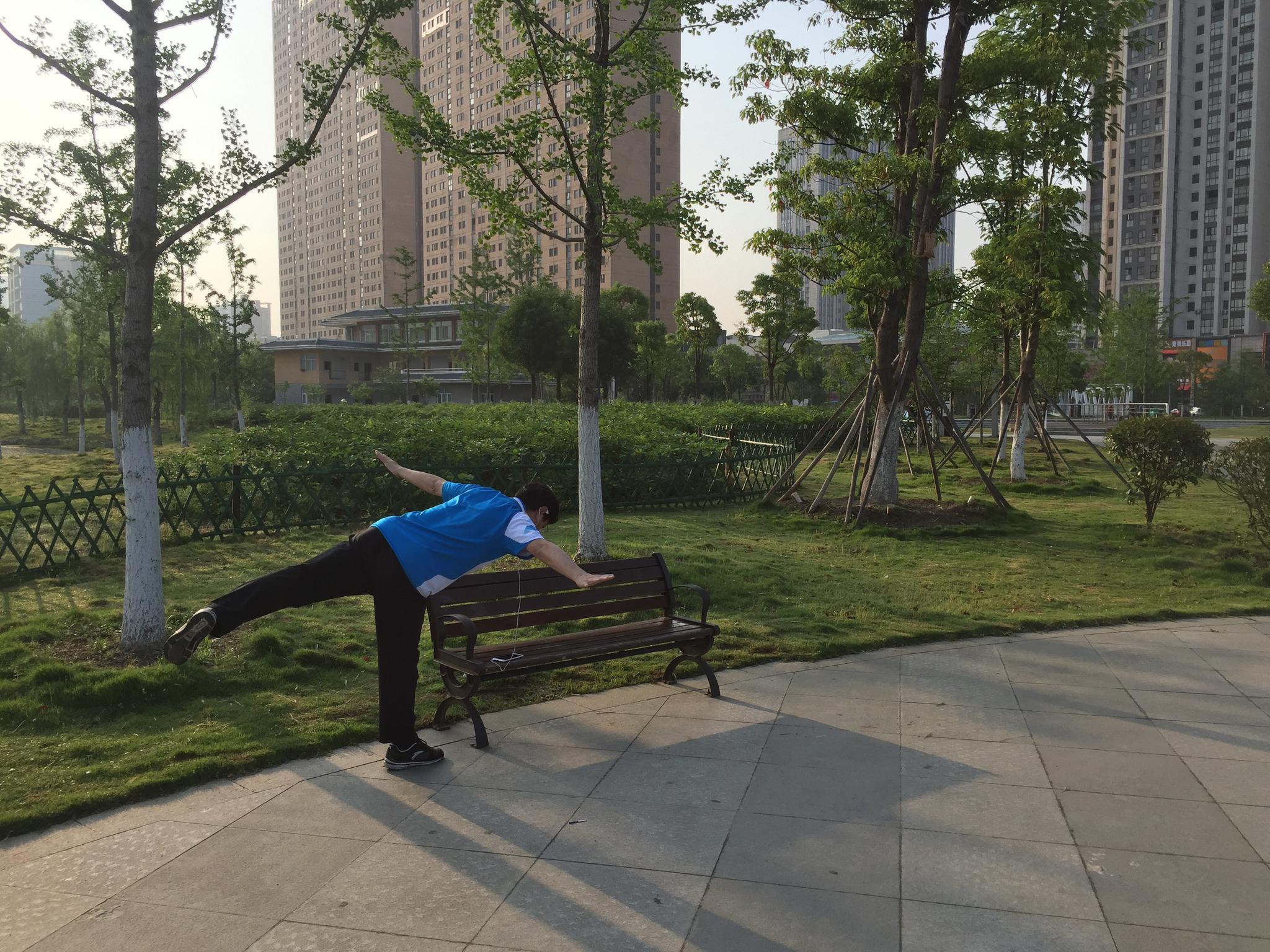 后花园的故事:早锻炼的人们