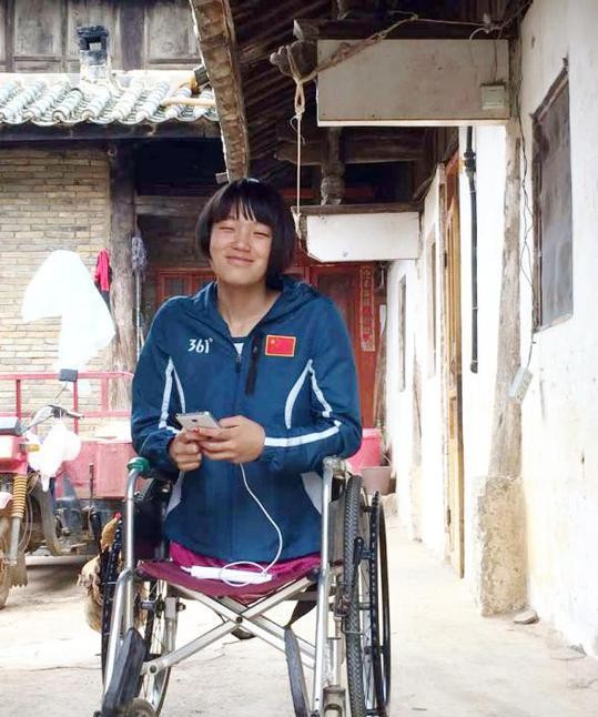 残奥冠军钱红艳生活有多不易? 4岁失去双腿, 咬着牙挺了过来