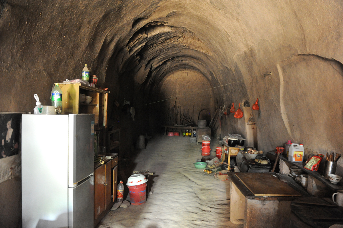 20米长土窑有百年历史,窑内套窑暗藏玄机,7旬老人:能藏人