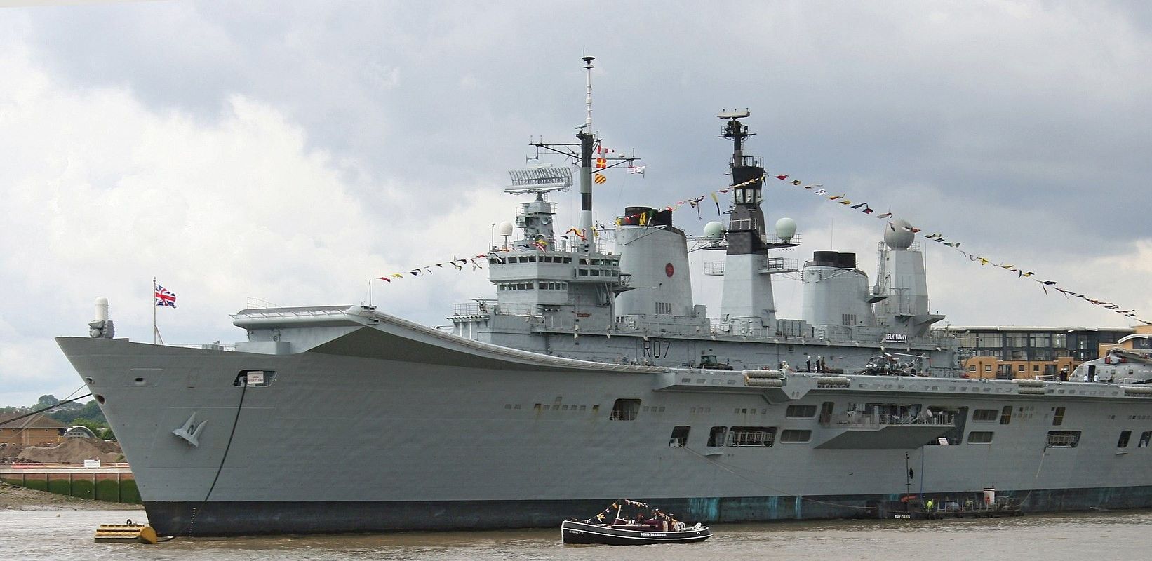 无敌级航母三号舰皇家海军末代皇家方舟号航空母舰