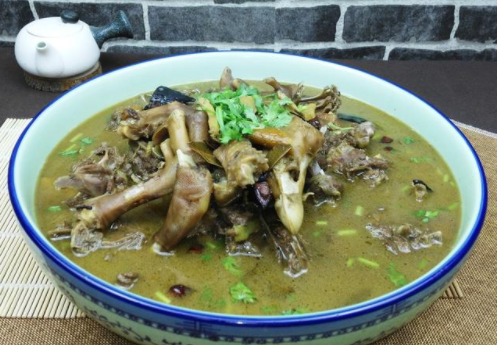 炖大鹅,第1步很多人就做错,难怪鹅肉腥柴,大厨解锁正确做法