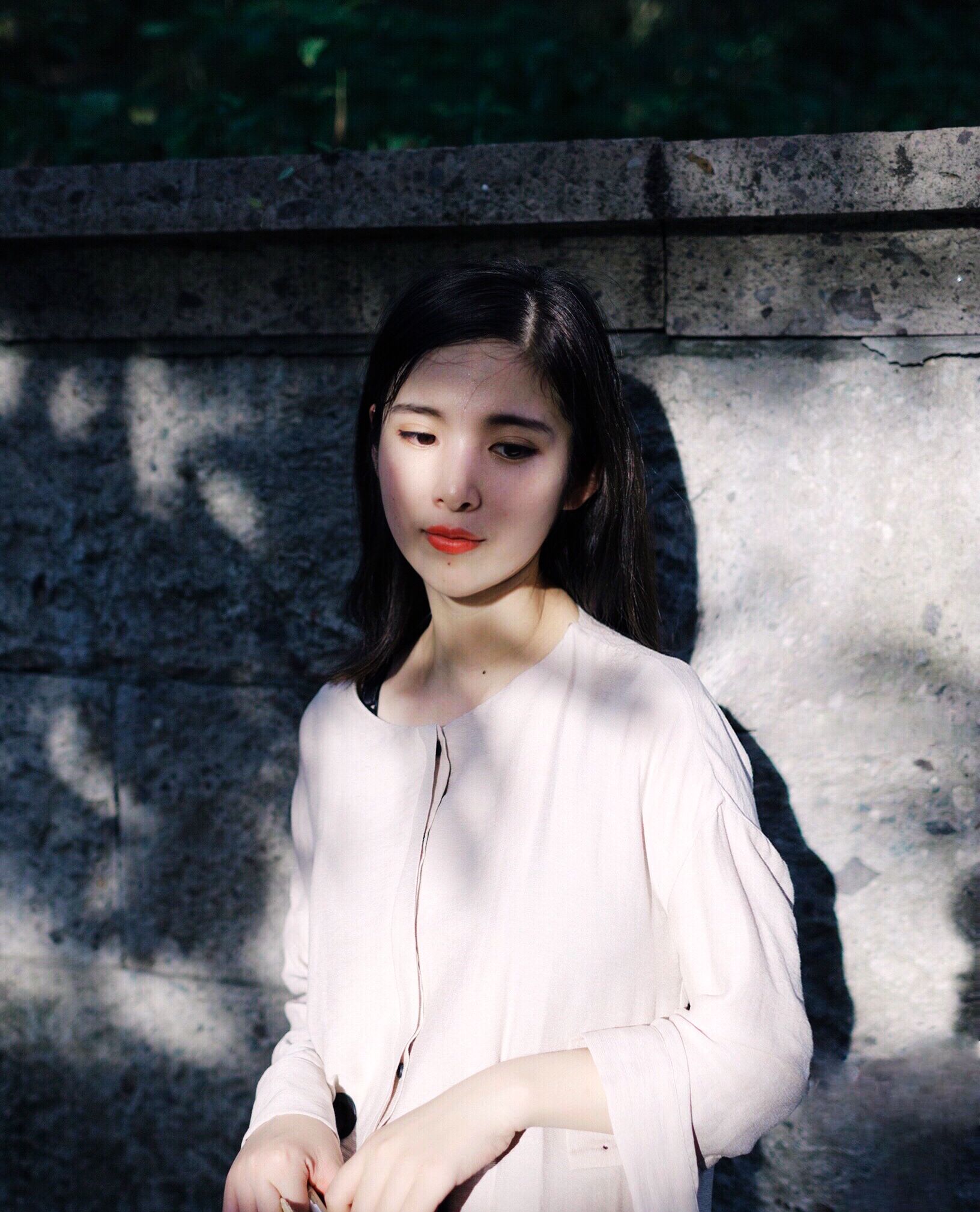 分享一组美照,带墨镜的小姐姐好漂亮啊