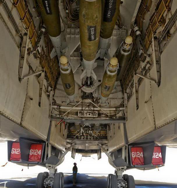 中美俄现役战略轰炸机内部弹舱对比图160又深又宽