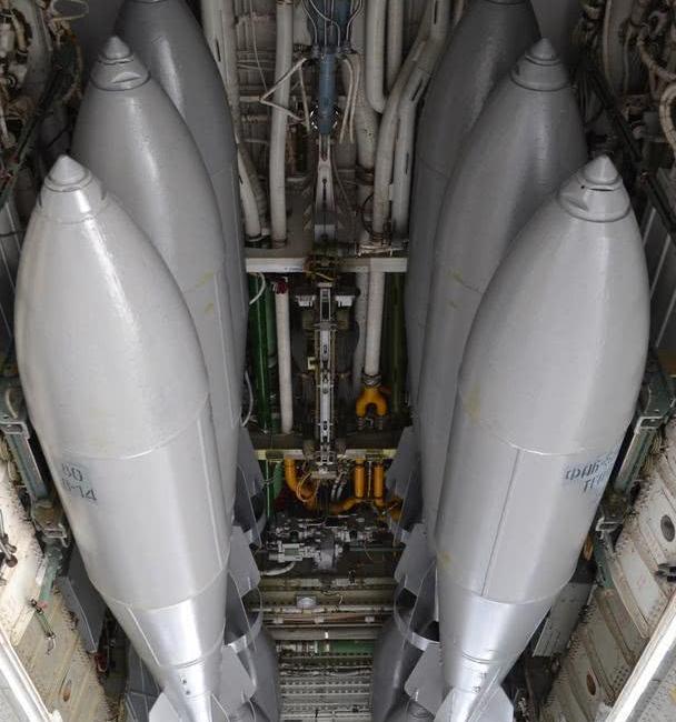 中美俄现役战略轰炸机内部弹舱对比图160又深又宽