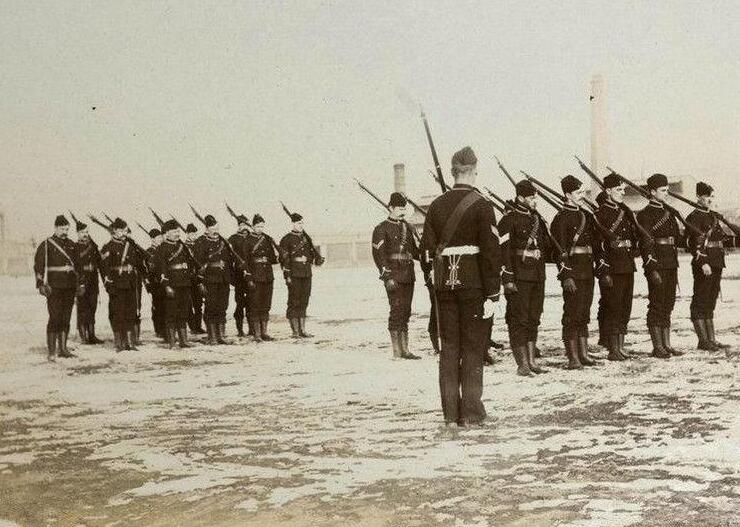 文职人员配偶随军条件 现役与非现役政策差异