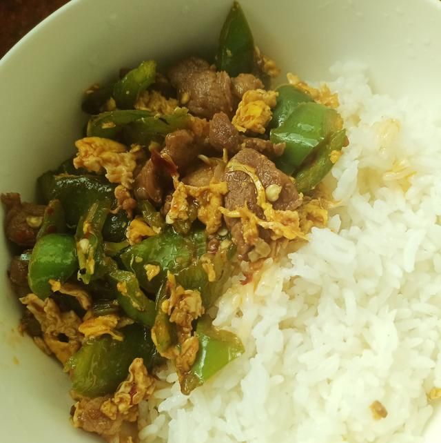 农家一碗香,吃一大碗;肉,蛋,菜都有简单美味只需十分钟