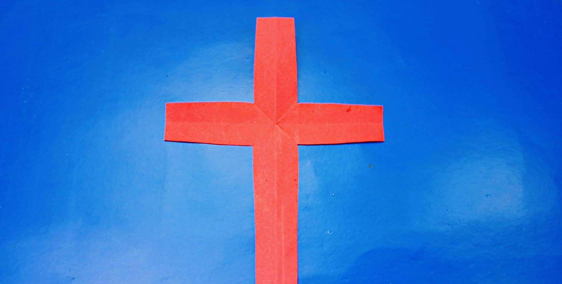 一张纸折十字架图片