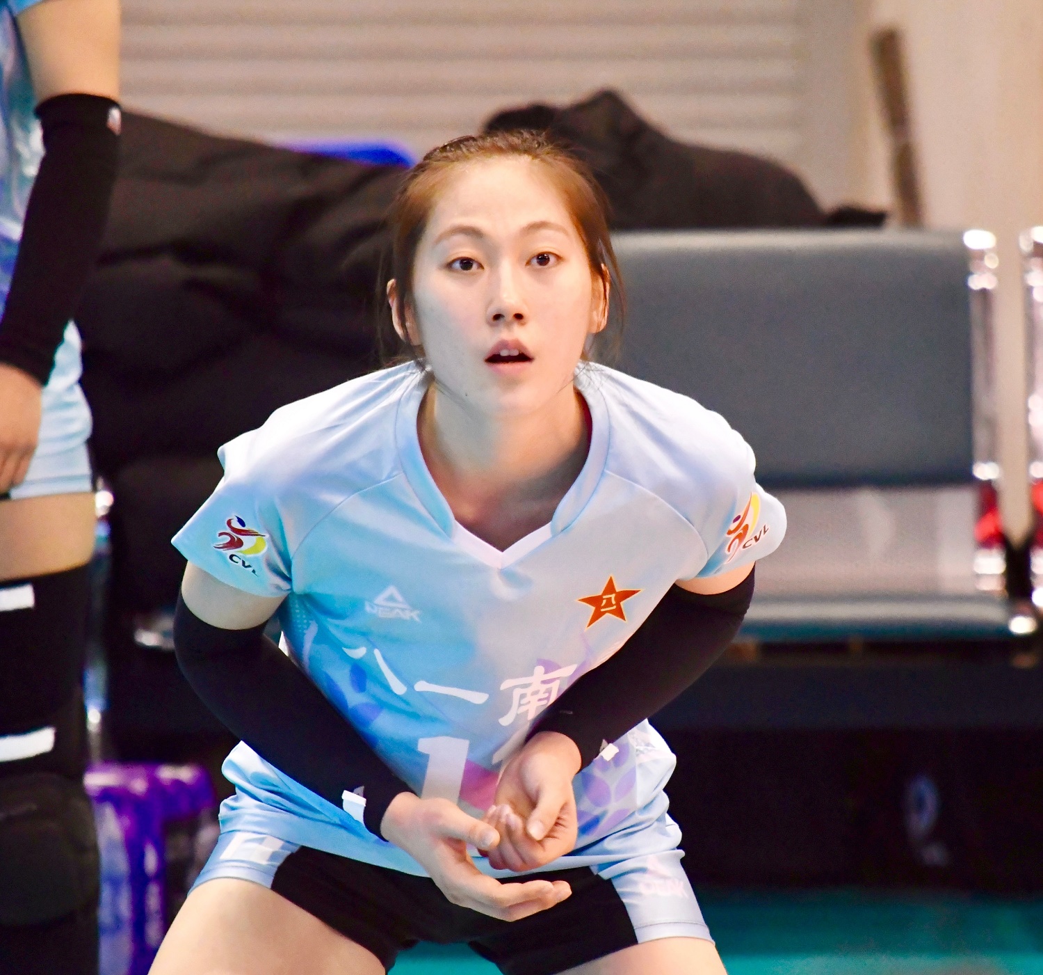 欧阳茜茜!八一女排美女接应!精选15张女排联赛图片庆生!