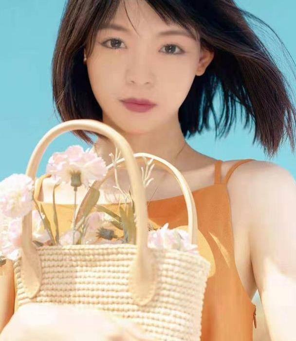 王陆芳就高以翔猝死事件前往悼念并发文表哀思望尊重演员职业