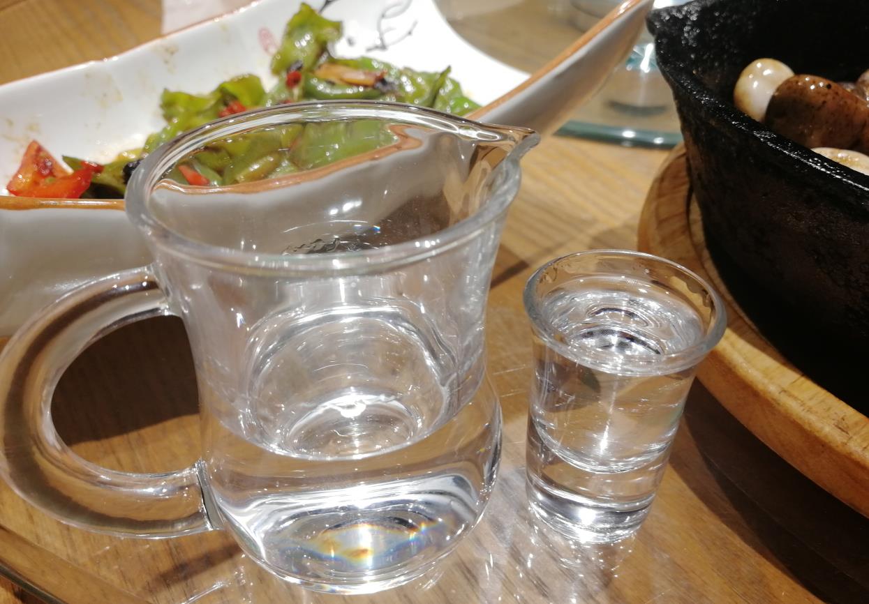 酒桌上职场新人不会喝酒如何得体地拒绝酒场高手只用3招