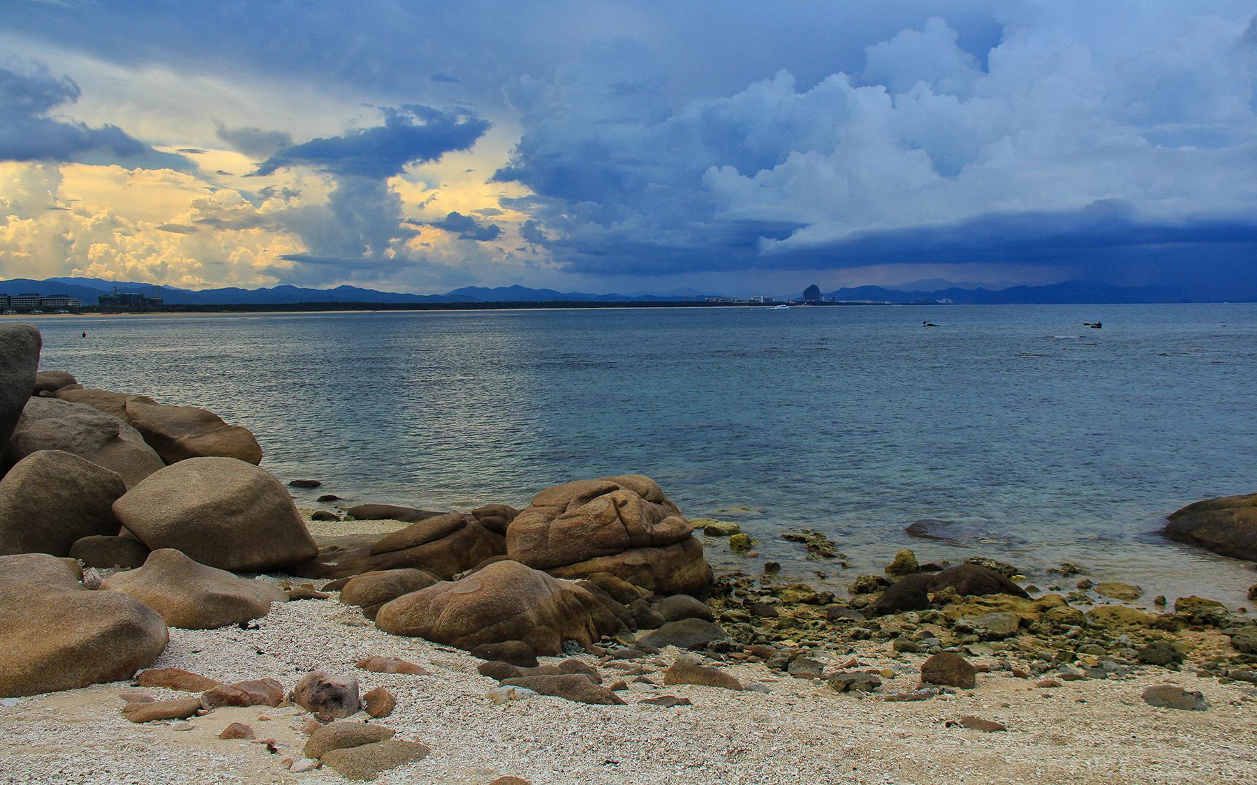 发现三亚:人少景美的藤海湾
