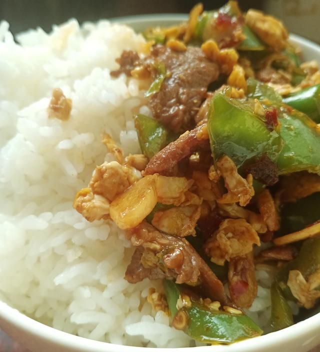 农家一碗香,吃一大碗;肉,蛋,菜都有简单美味只需十分钟