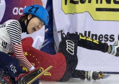 然而这已经不是韩国选手第一次这么做了,在很久前的短道速滑世界杯当