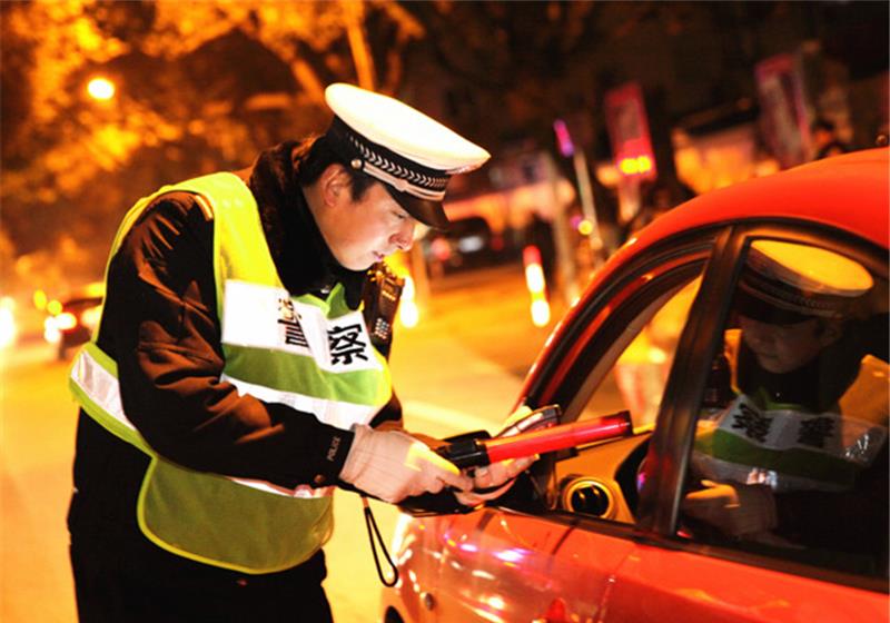 有些人明明喝了好多酒,却没查出酒驾,原来吹气还有大学问?