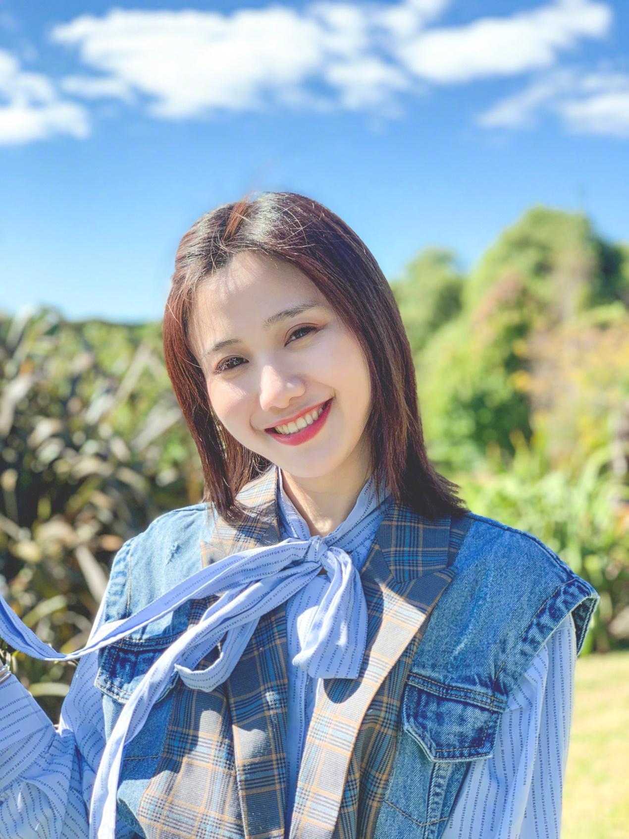 被美食耽误的时尚博主密子君,她不仅能吃更会穿,时尚范不输模特